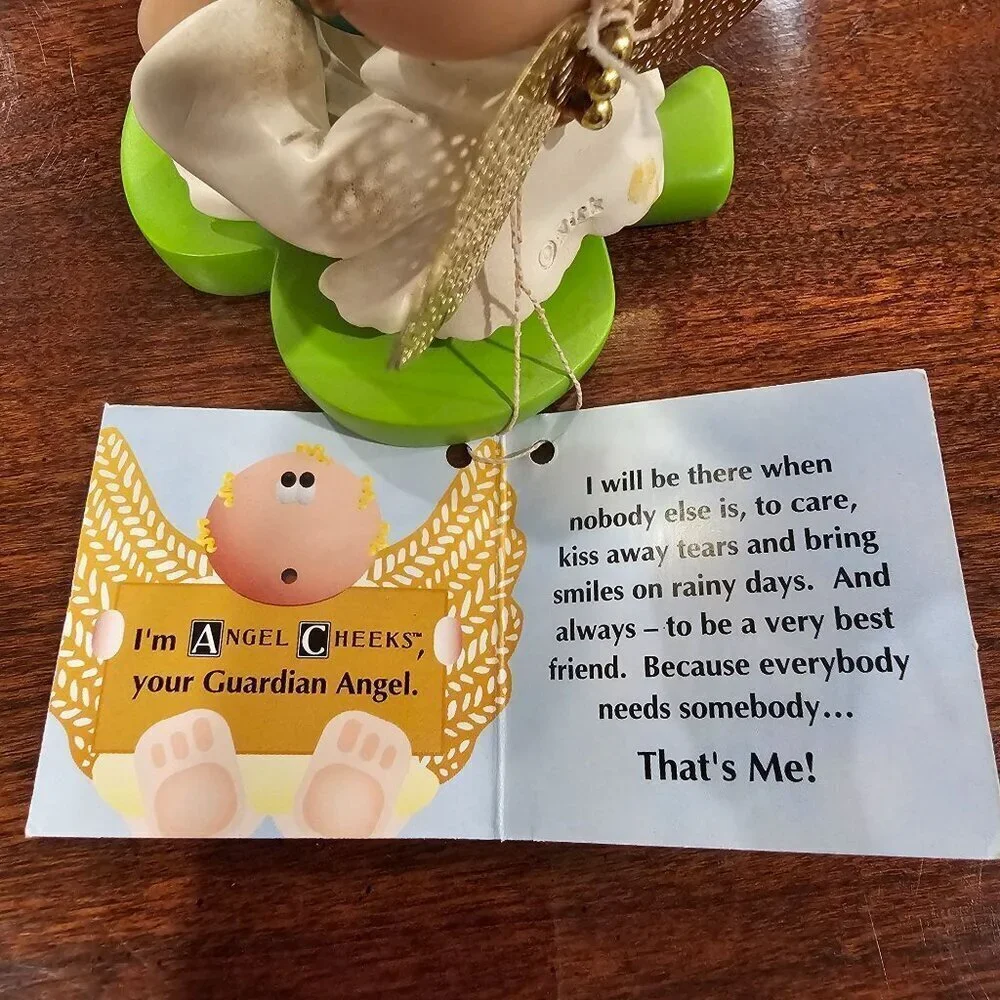 Angel Cheeks "Kiss Me Im Irish" Figurine With Metal Wings & Green Shamrock Base - Picture 8 of 10